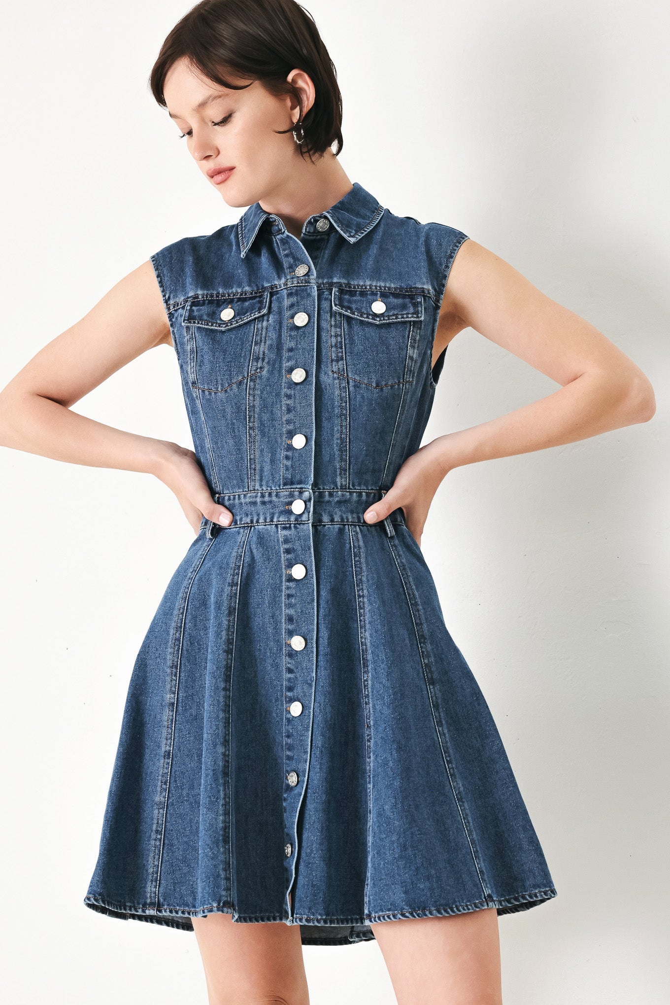 Casual Glam Denim Mini Dress – Medium Wash Button-Down Collar Circle