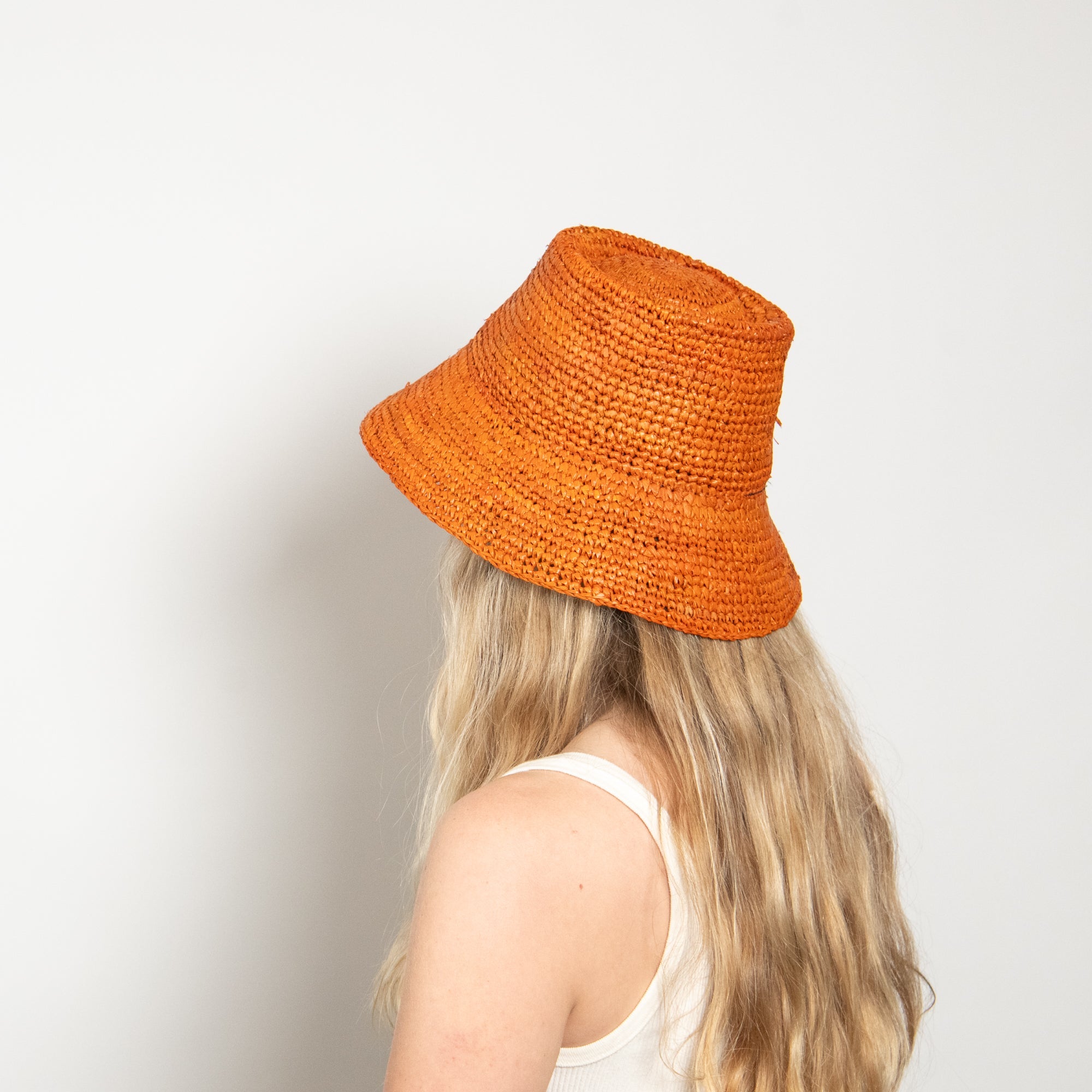 Tali Raffia Bucket in Rust