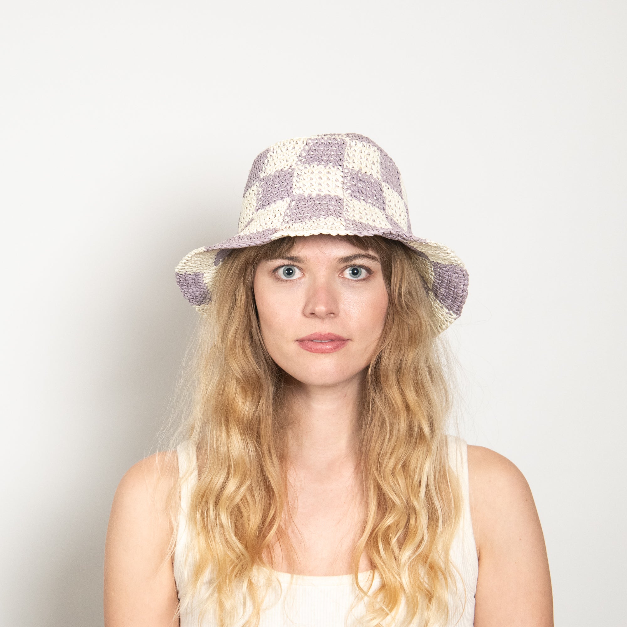Sadie Paper Straw Bucket in Mauve Ivory