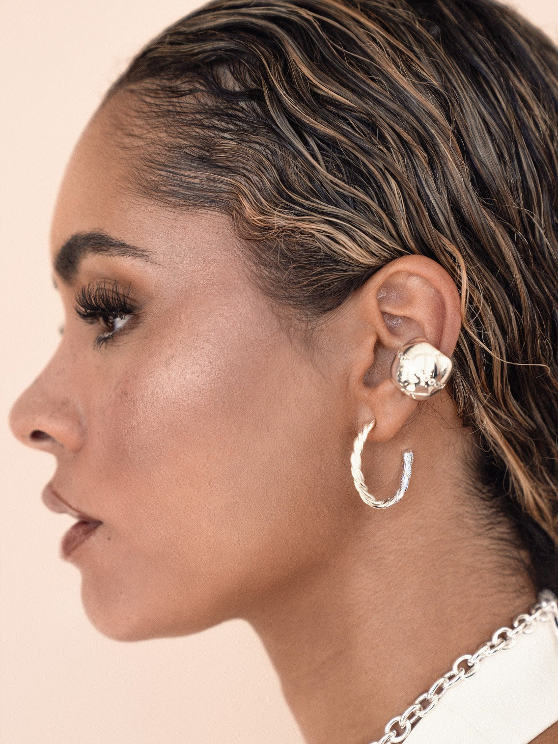 Center Crystal Line Chunky Ear Cuff