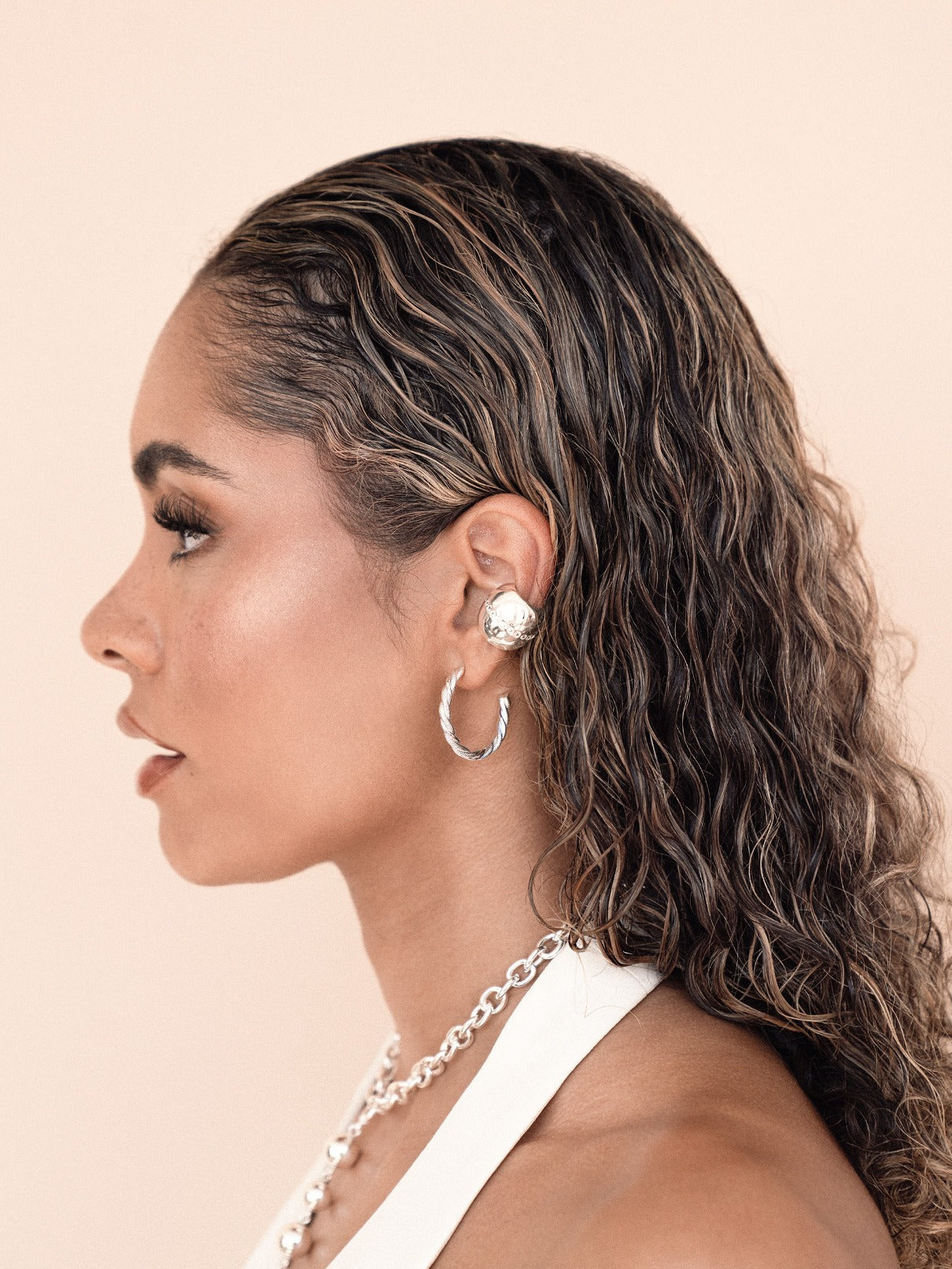 Center Crystal Line Chunky Ear Cuff