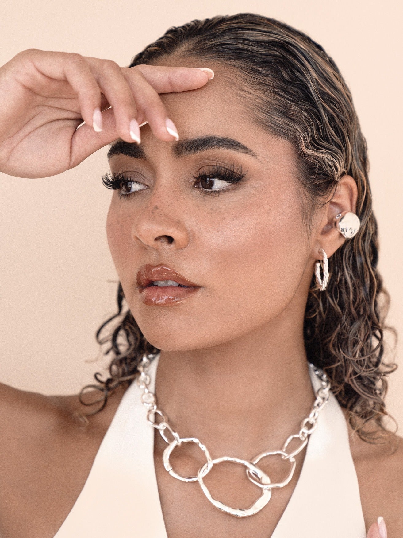 Center Crystal Line Chunky Ear Cuff