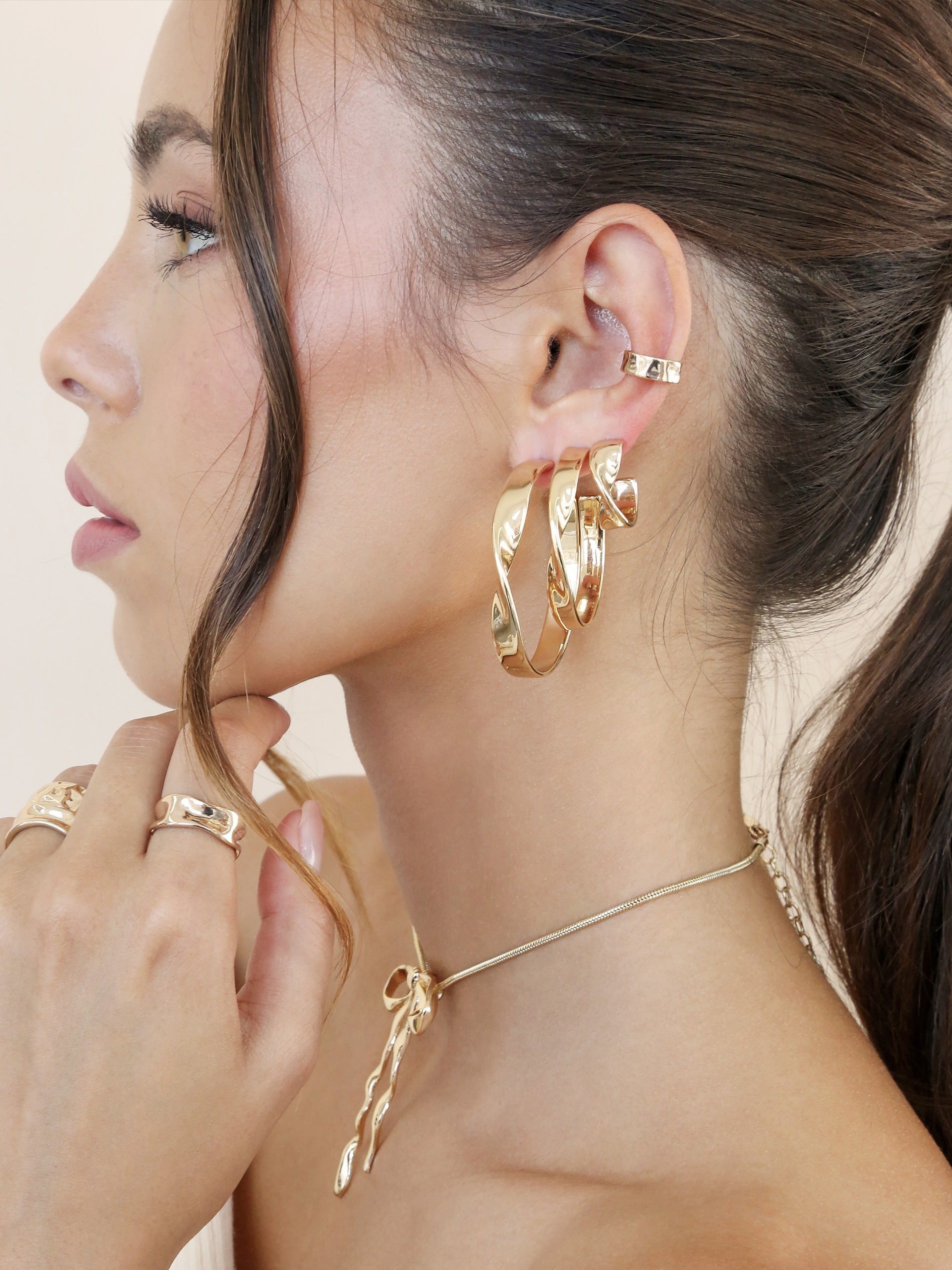 Heirloom Twist Medium Hoops