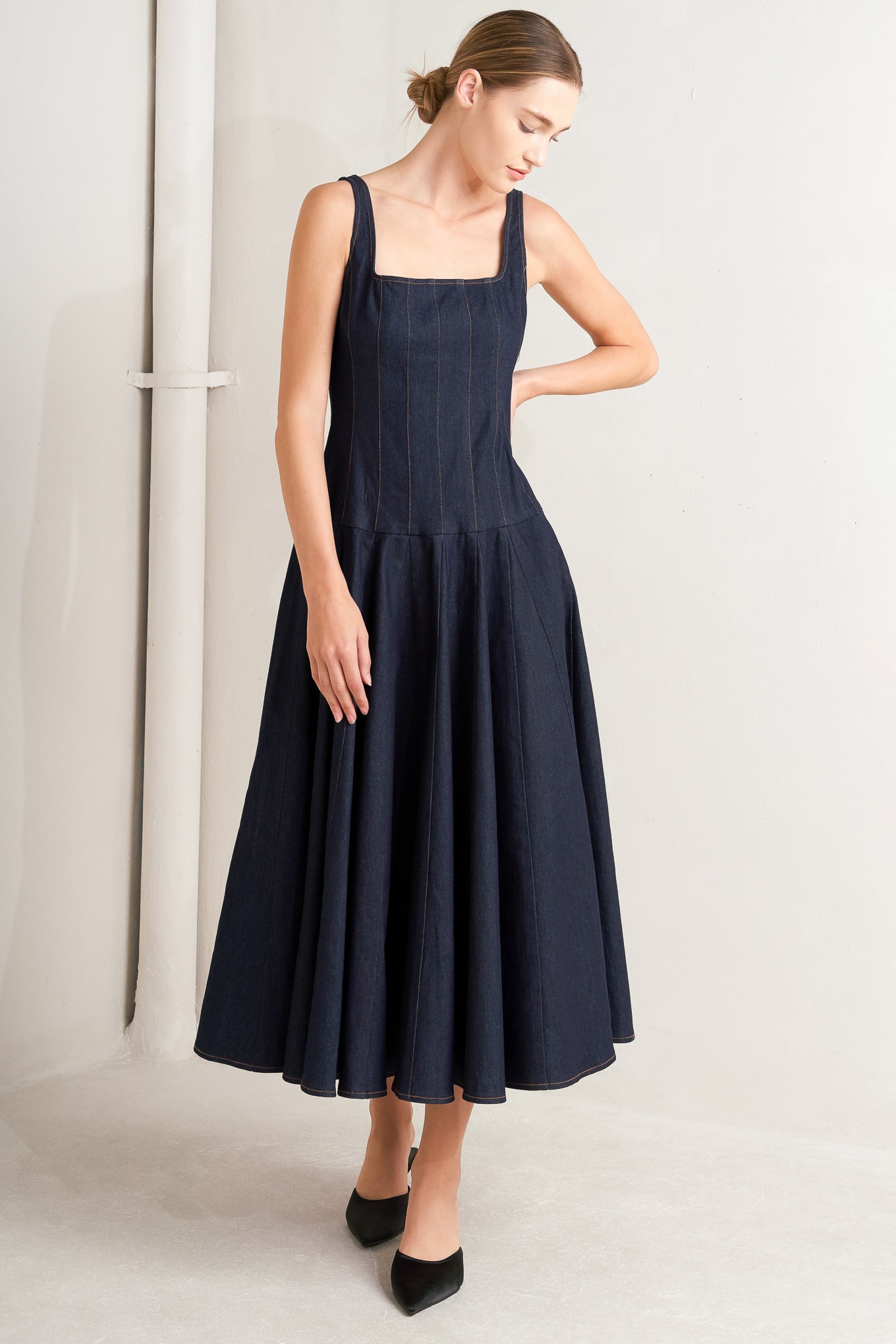 SQUARE SWAY DENIM MIDI DRESS
