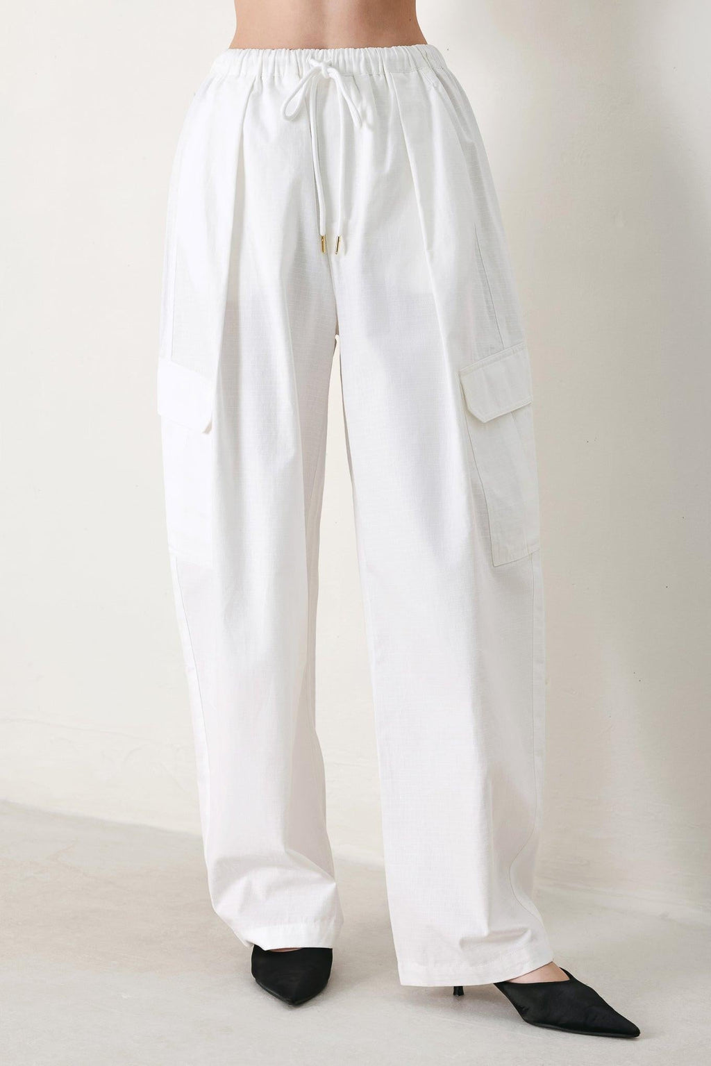 Crisp Essential Woven Balloon Pants