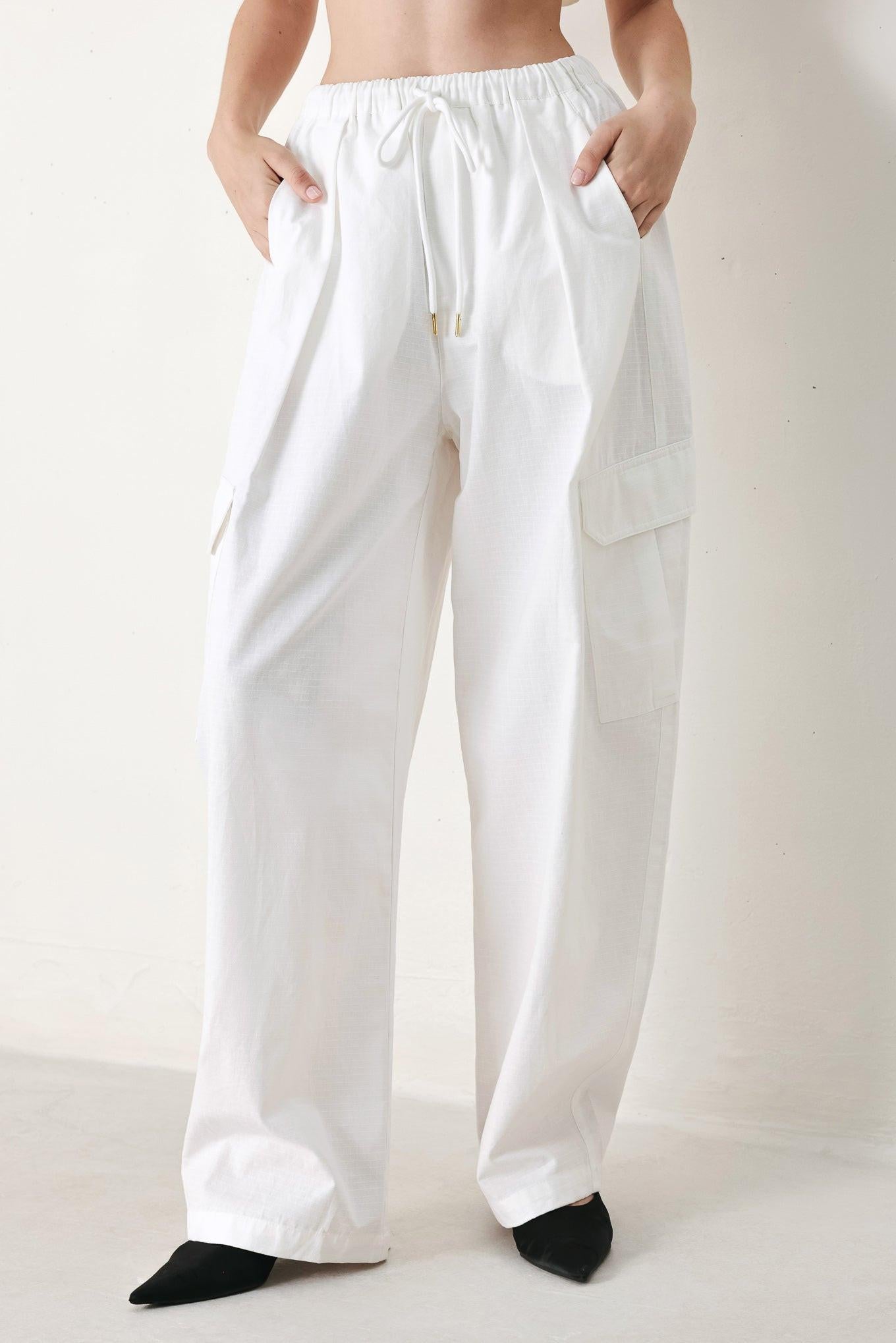 Crisp Essential Woven Balloon Pants