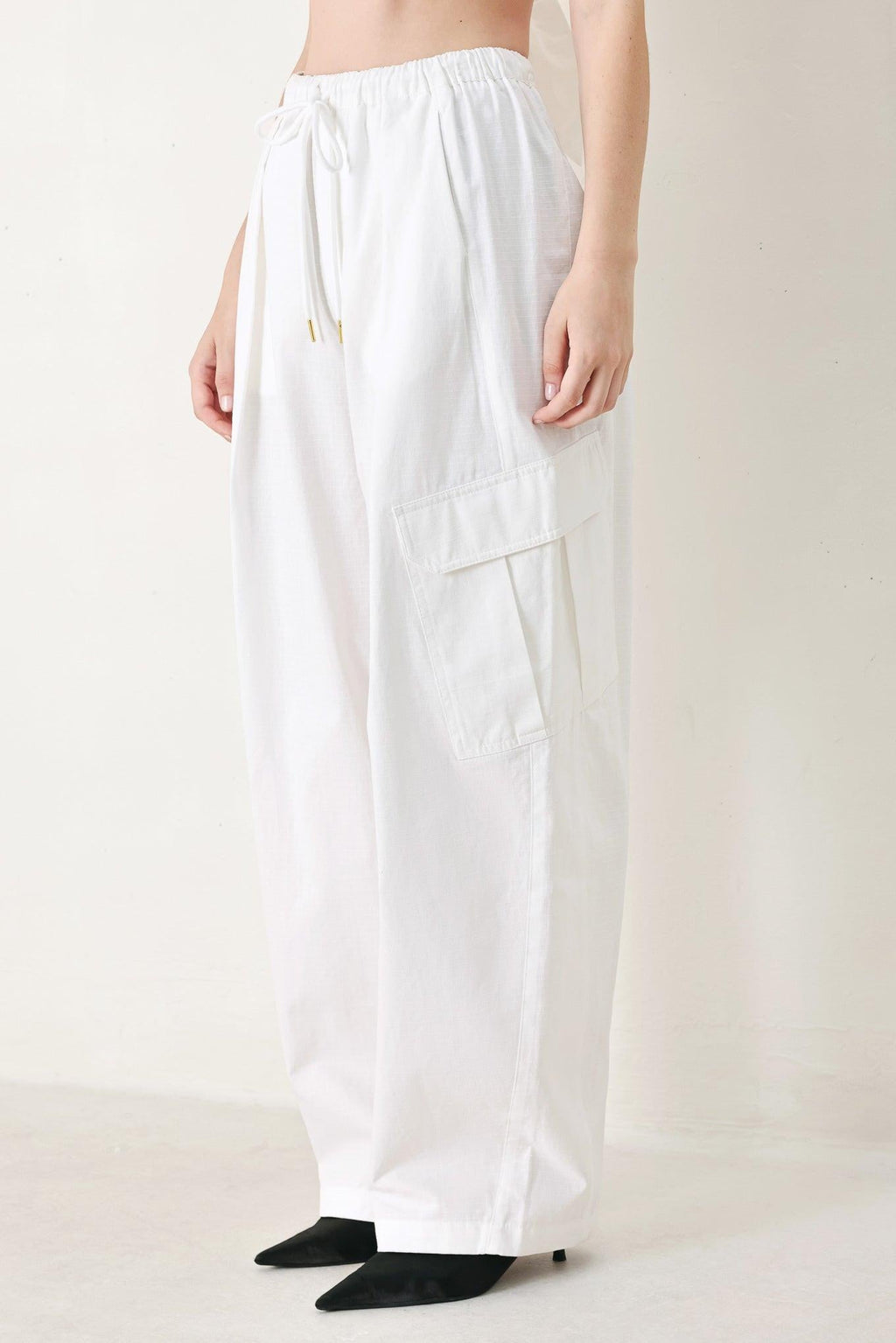 Crisp Essential Woven Balloon Pants