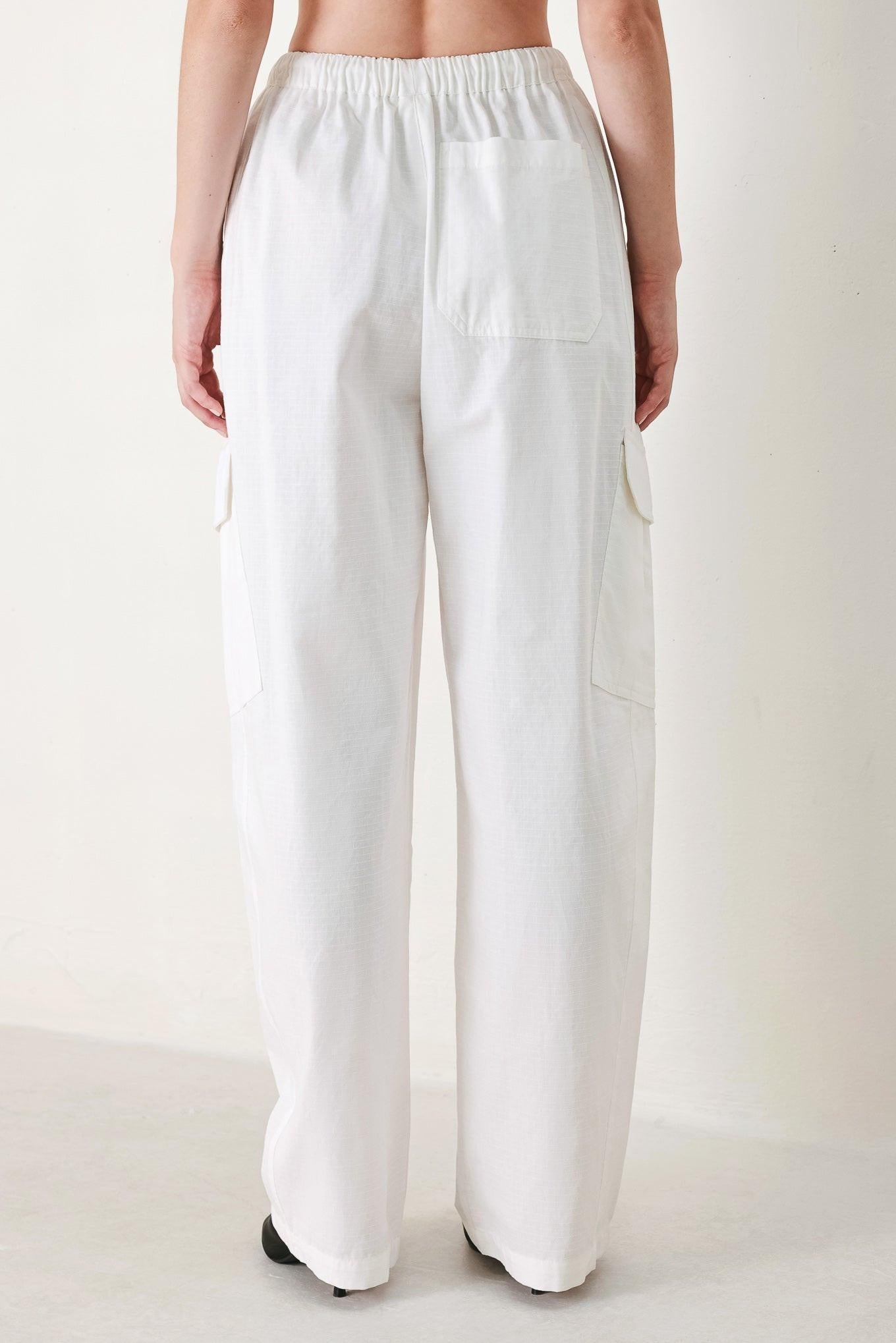 Crisp Essential Woven Balloon Pants
