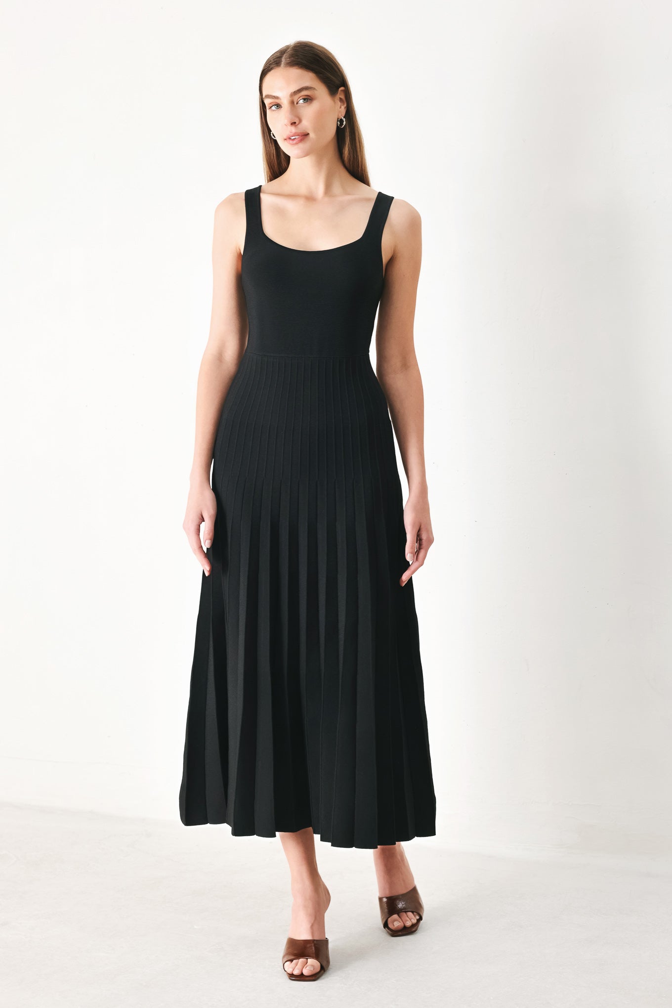 MONO FORM SWEATER KNIT MIDI DRESS