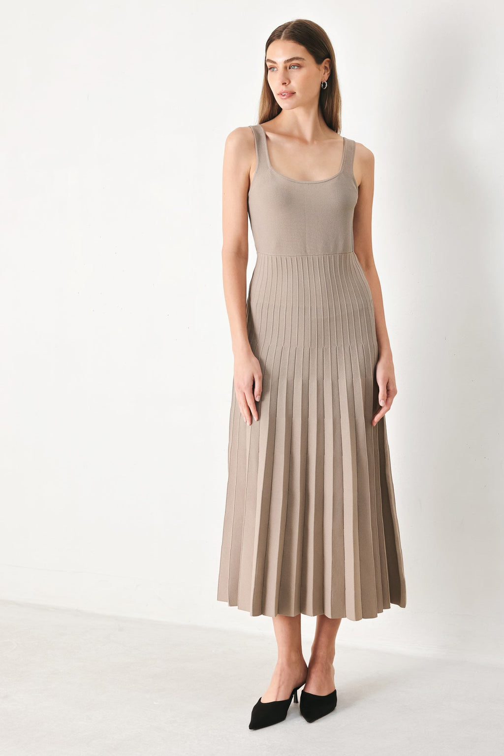 MONO FORM SWEATER KNIT MIDI DRESS