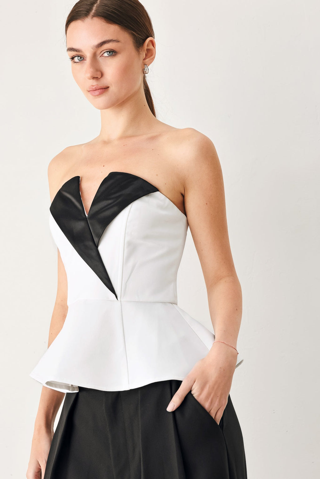 Dress Code Woven Tube Top