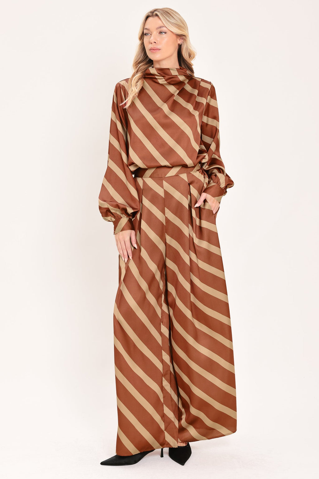 Toffee Diagonal Flow Wide-Leg Pants