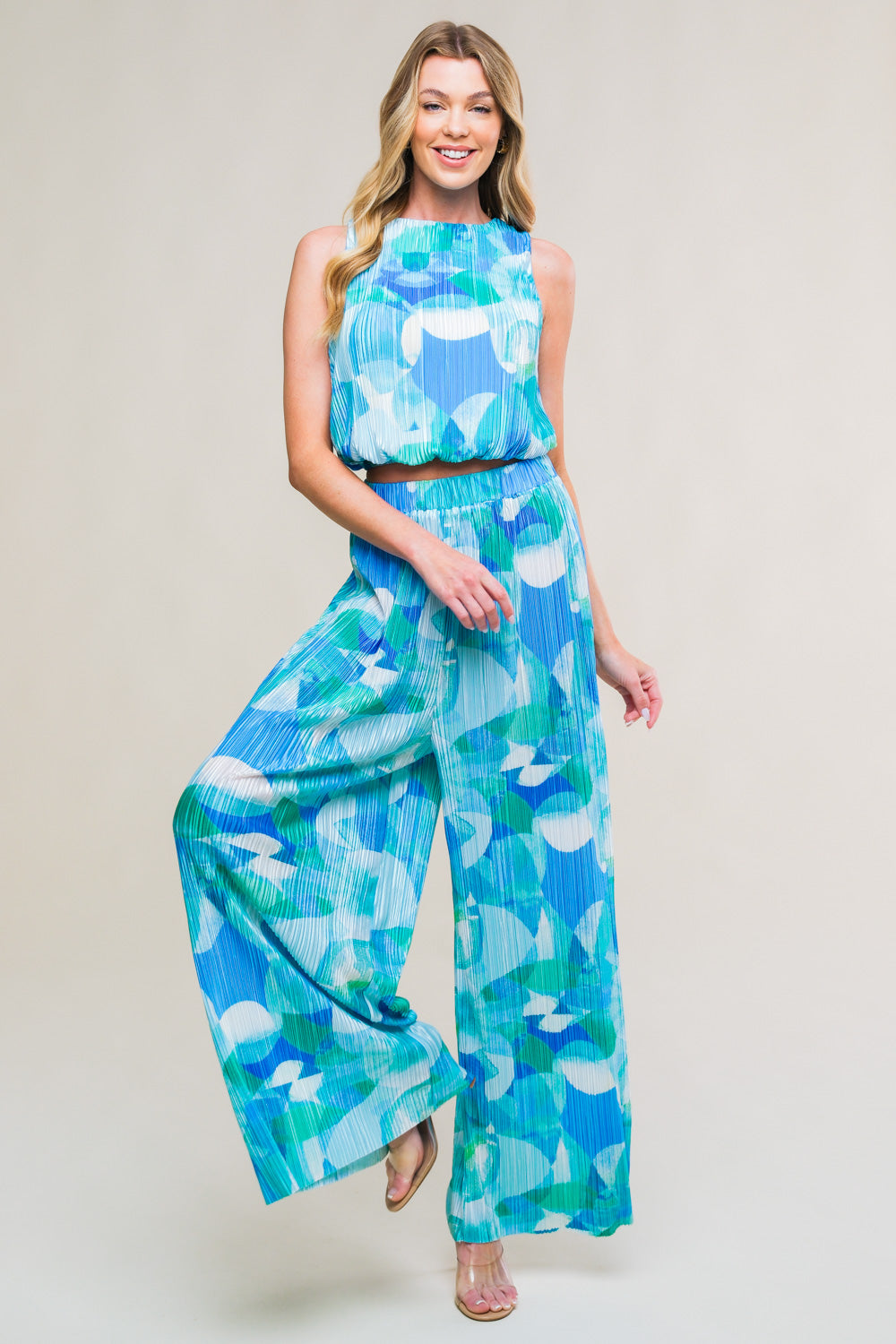 A female model wearing a blue green floral woven plisse top and matching wide-leg pants with an elasticized waist.