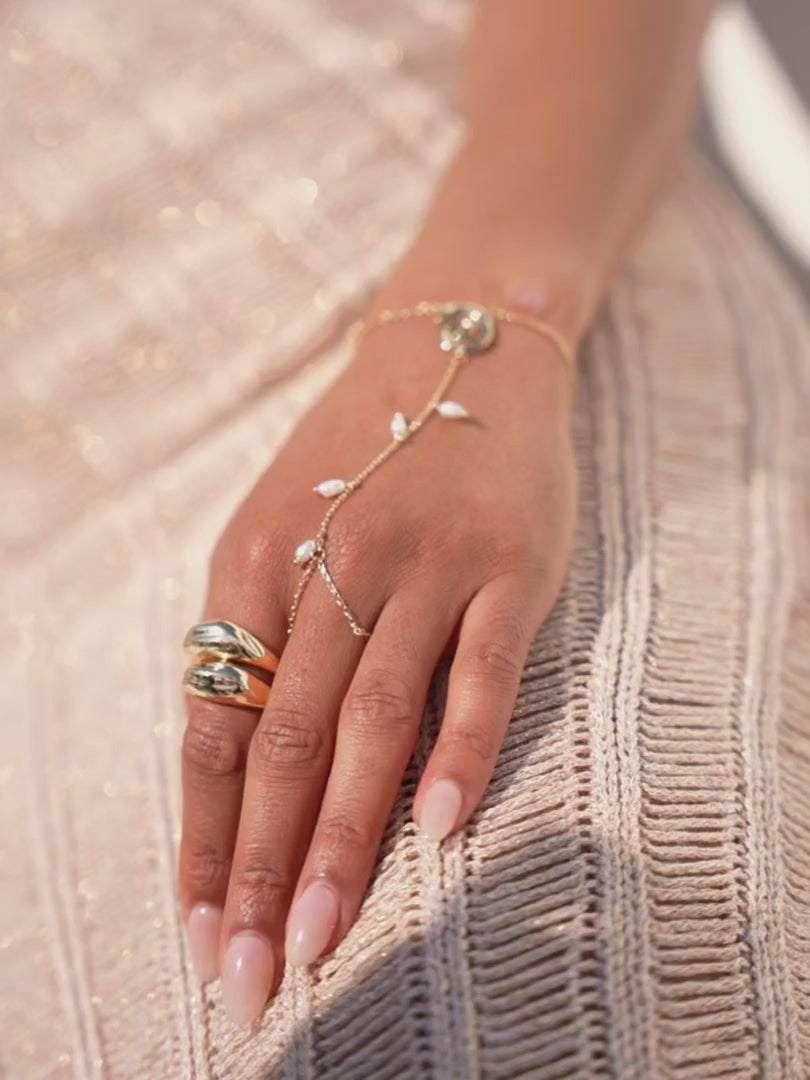 Aura Pearl Hand Chain